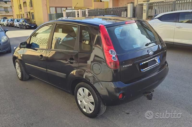 Usata Ford Fiesta 68 CV (50 kW) 2007 Nero Utilitaria