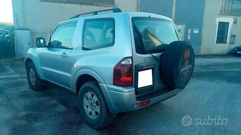 Usata Mitsubishi Pajero 160 CV (117 kW) 2004 Grigio SUV