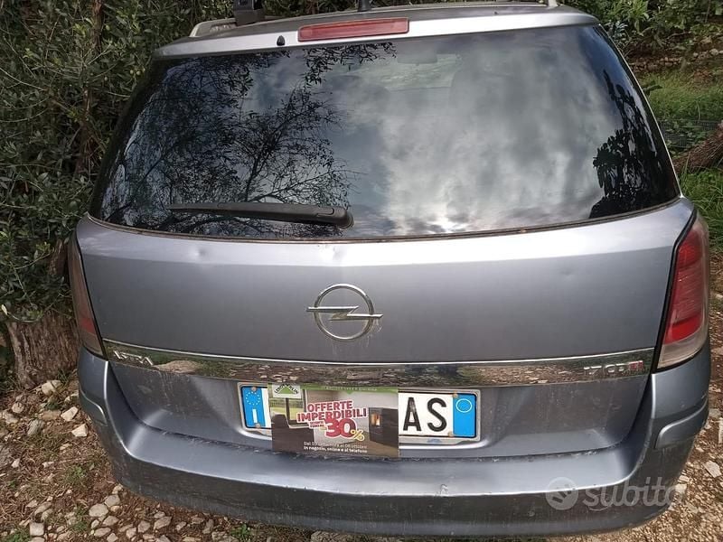 Usata Opel Astra 68 CV (50 kW) 2005 Grigio Station wagon