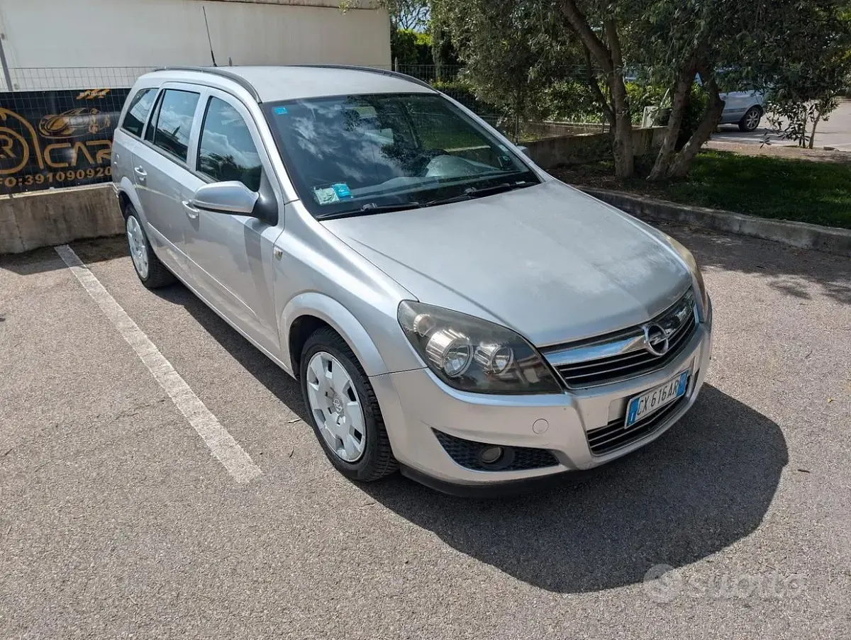 Usata Opel Astra Enjoy 101 CV (74 kW) 2005 Grigio Station wagon