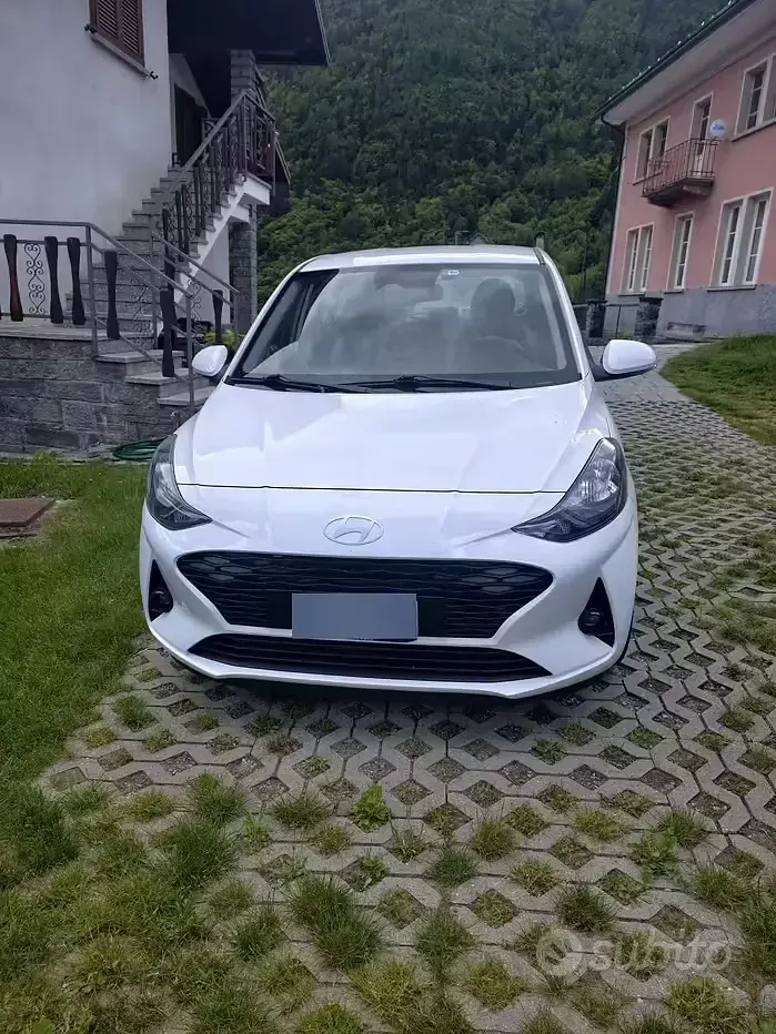 Usata Hyundai i10 67 CV (49 kW) 2023 Bianco Utilitaria
