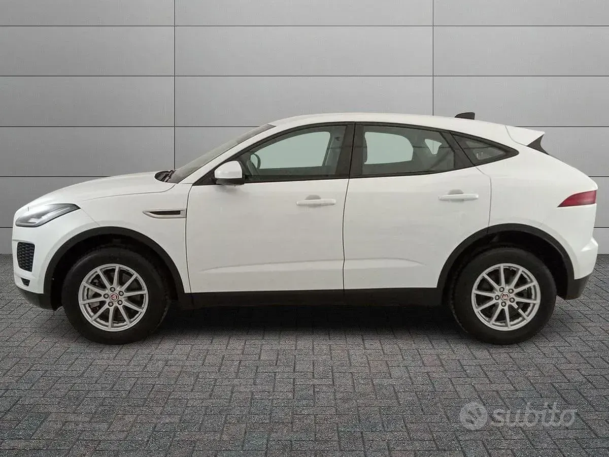 Usata Jaguar E-Pace R-Dynamic 150 CV (110 kW) 2020 Bianco SUV