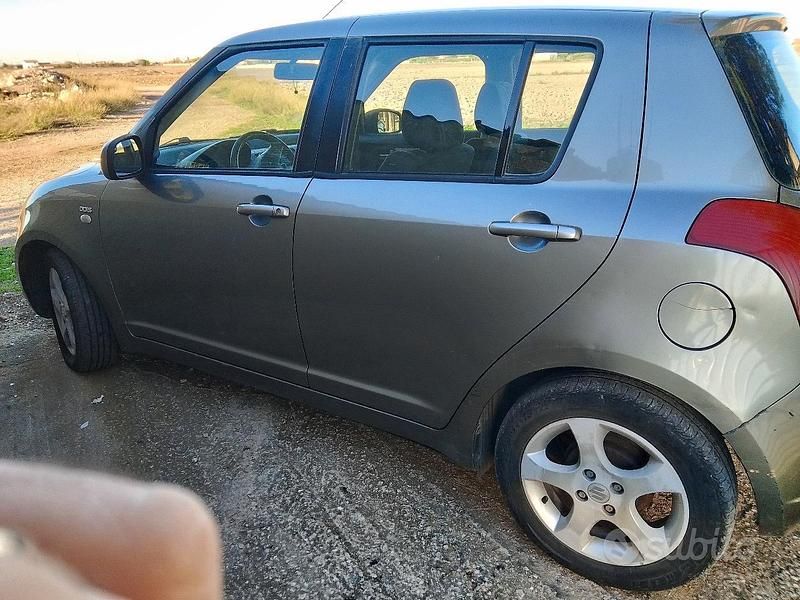 Usata Suzuki Swift 70 CV (51 kW) 2007 Grigio Utilitaria