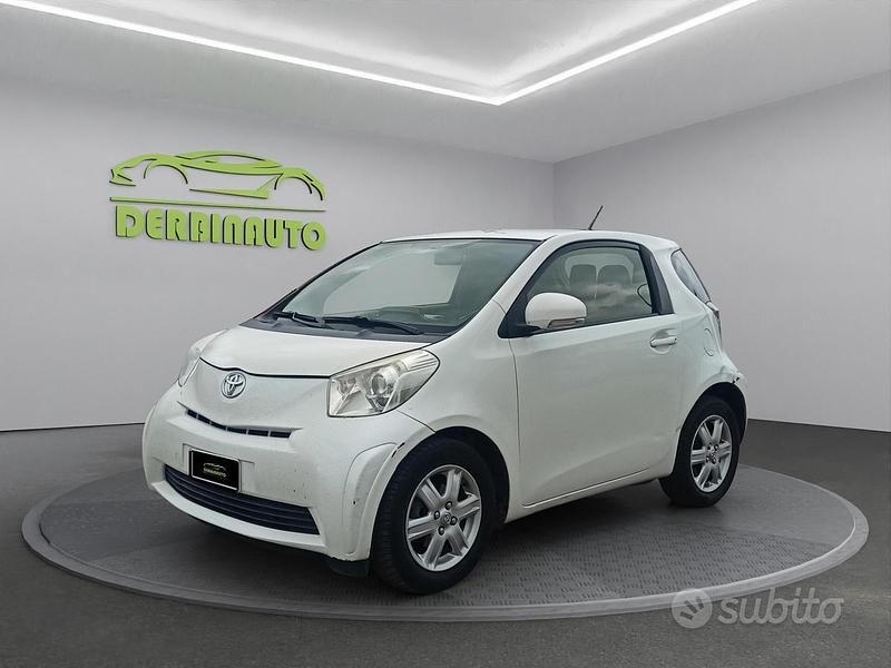 Usata Toyota iQ Lounge 67 CV (49 kW) 2013 Bianco Utilitaria