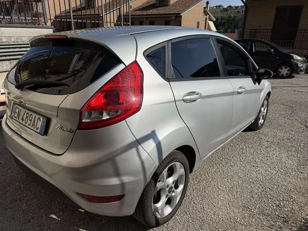 Usata Ford Fiesta Titanium 71 CV (52 kW) 2012 Berlina