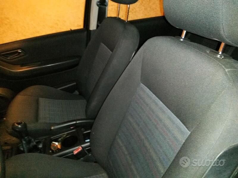 Usata Mercedes A200 109 CV (80 kW) 2005 Nero Berlina