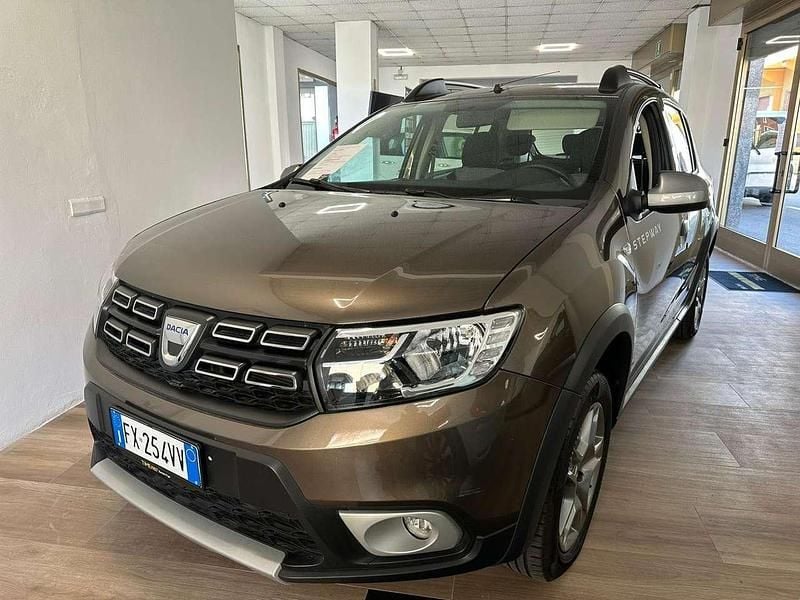 M14r Usata 2019 Dacia Sandero Stepway Tre volumi | 9900 € (Buon prezzo) - Immagine 1/4