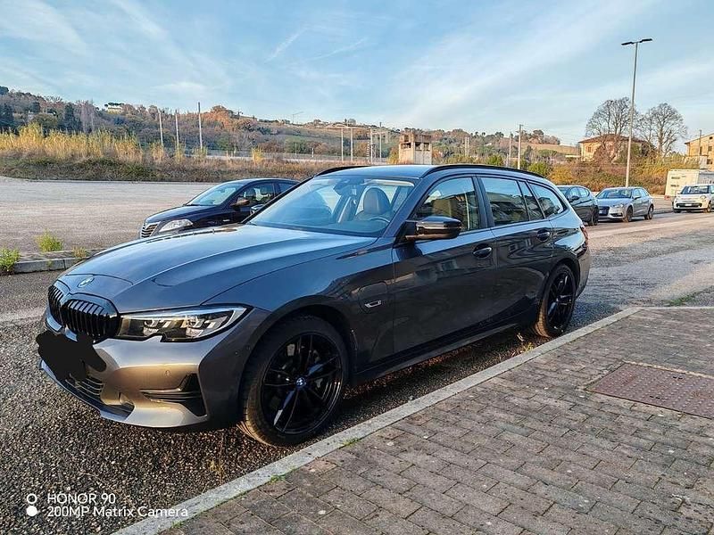 Usata BMW 330e Advantage 184 CV (135 kW) 2022 Station wagon