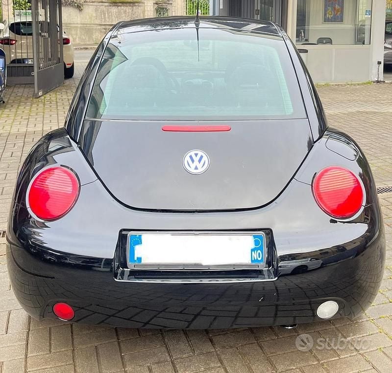 Usata VW New Beetle 101 CV (74 kW) 2002 Nero Utilitaria
