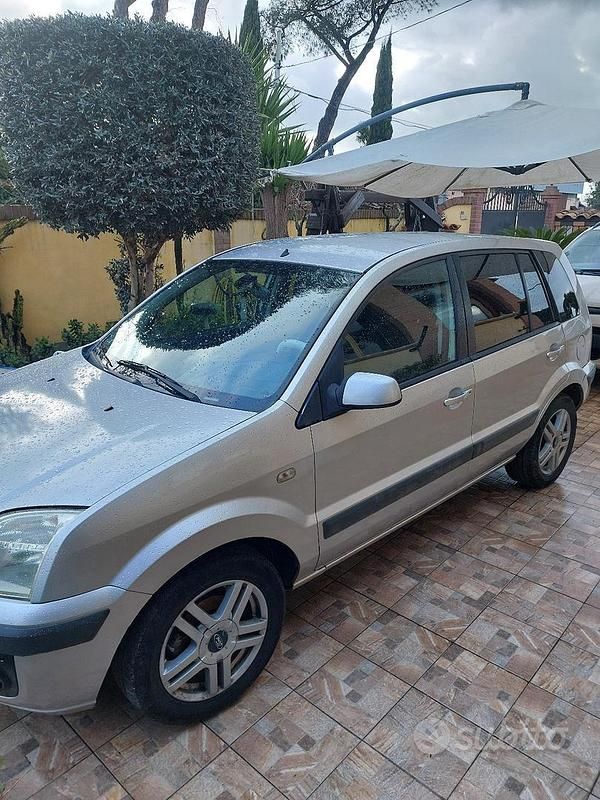 Usata Ford Fusion 2004 Grigio Berlina