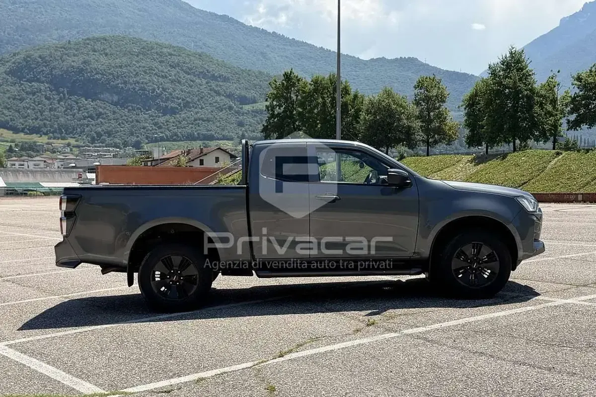 Usata Isuzu D-Max 163 CV (119 kW) 2022 Grigio Pick-up