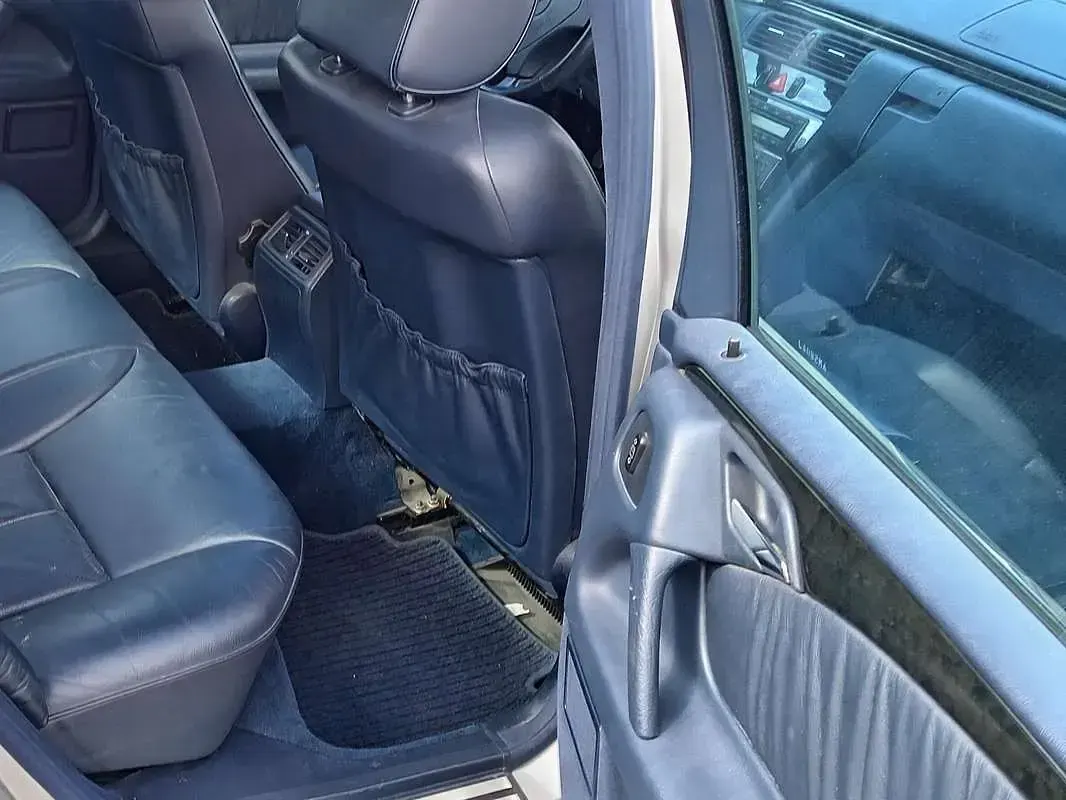 Usata Mercedes E200 Avantgarde 136 CV (100 kW) 1996 Argento Berlina