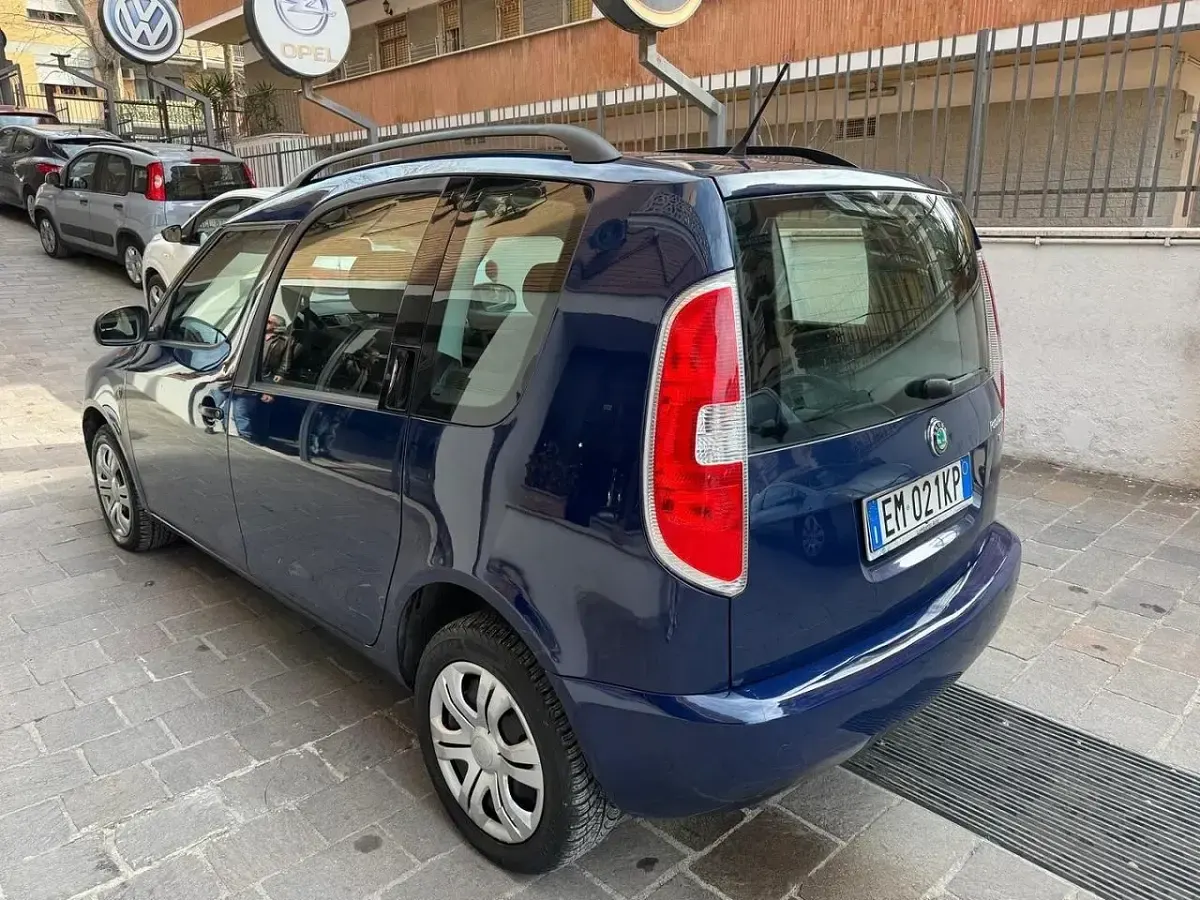 Usata Skoda Roomster Easy 75 CV (55 kW) 2012 Blu Monovolume
