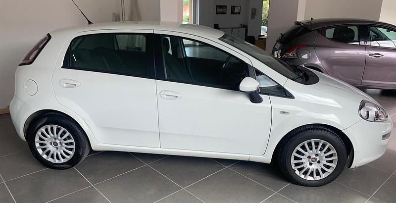 Usata Fiat Punto Street 75 CV (55 kW) 2014 Bianco Berlina