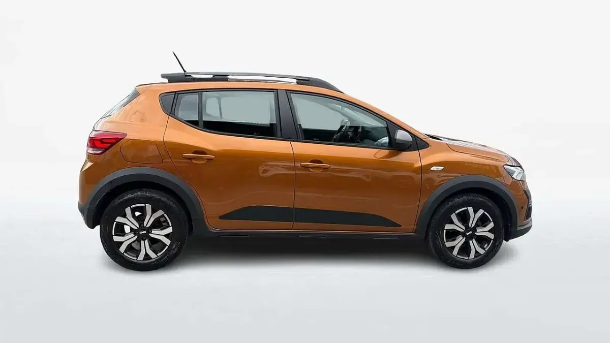 Usata Dacia Sandero Expression 101 CV (74 kW) 2023 Arancione Berlina