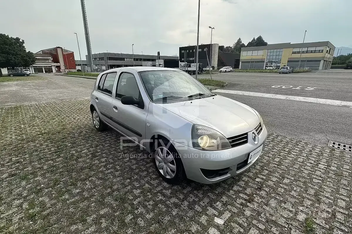 Usata Renault Clio II 58 CV (42 kW) 2007 Grigio Utilitaria