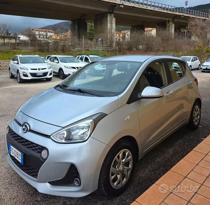 Usata Hyundai i10 Style 66 CV (48 kW) 2017 Grigio Utilitaria