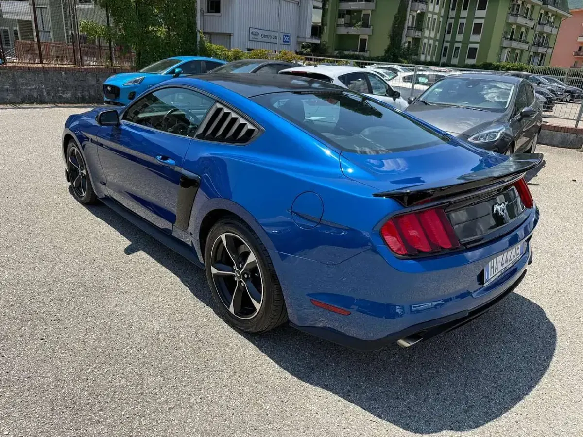 Usata Ford Mustang Fastback 314 CV (230 kW) 2018 Blu/azzurro Coupé