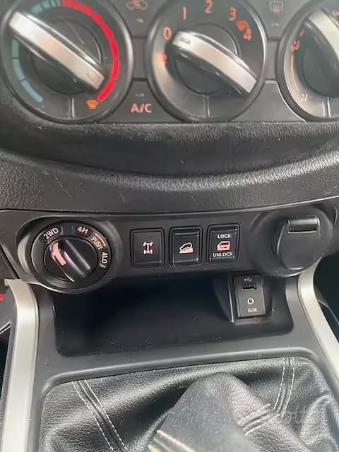 Usata Nissan Navara N-Connecta 163 CV (119 kW) 2017 Marrone Pick-up