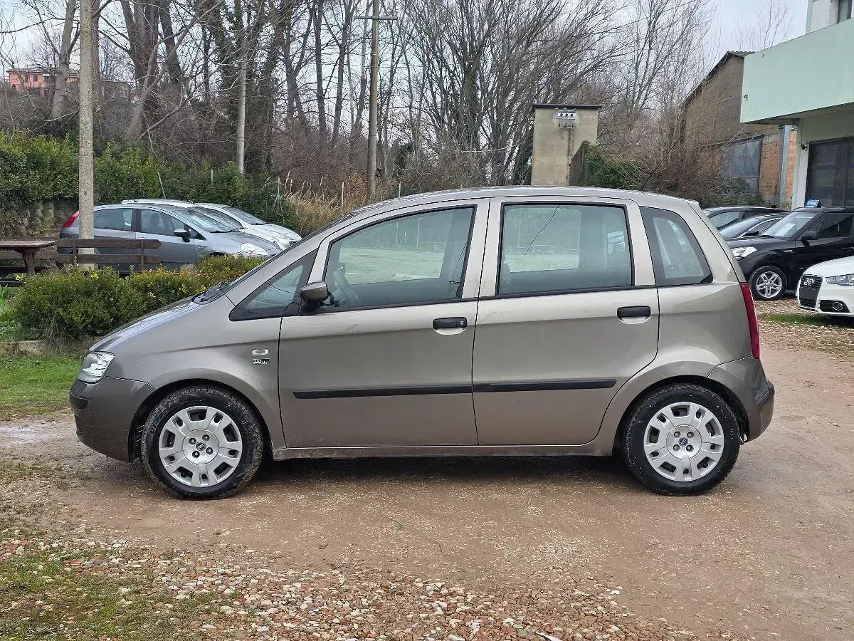 Usata Fiat Idea 80 CV (58 kW) 2006 Bianco Monovolume