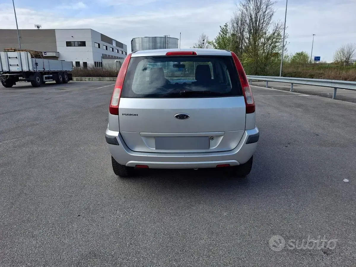Usata Ford Fusion 80 CV (58 kW) 2007 Grigio Utilitaria