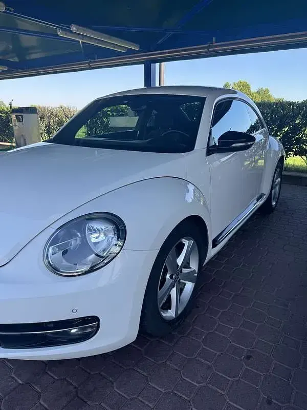 Usata VW Beetle 160 CV (117 kW) 2012 Bianco Utilitaria