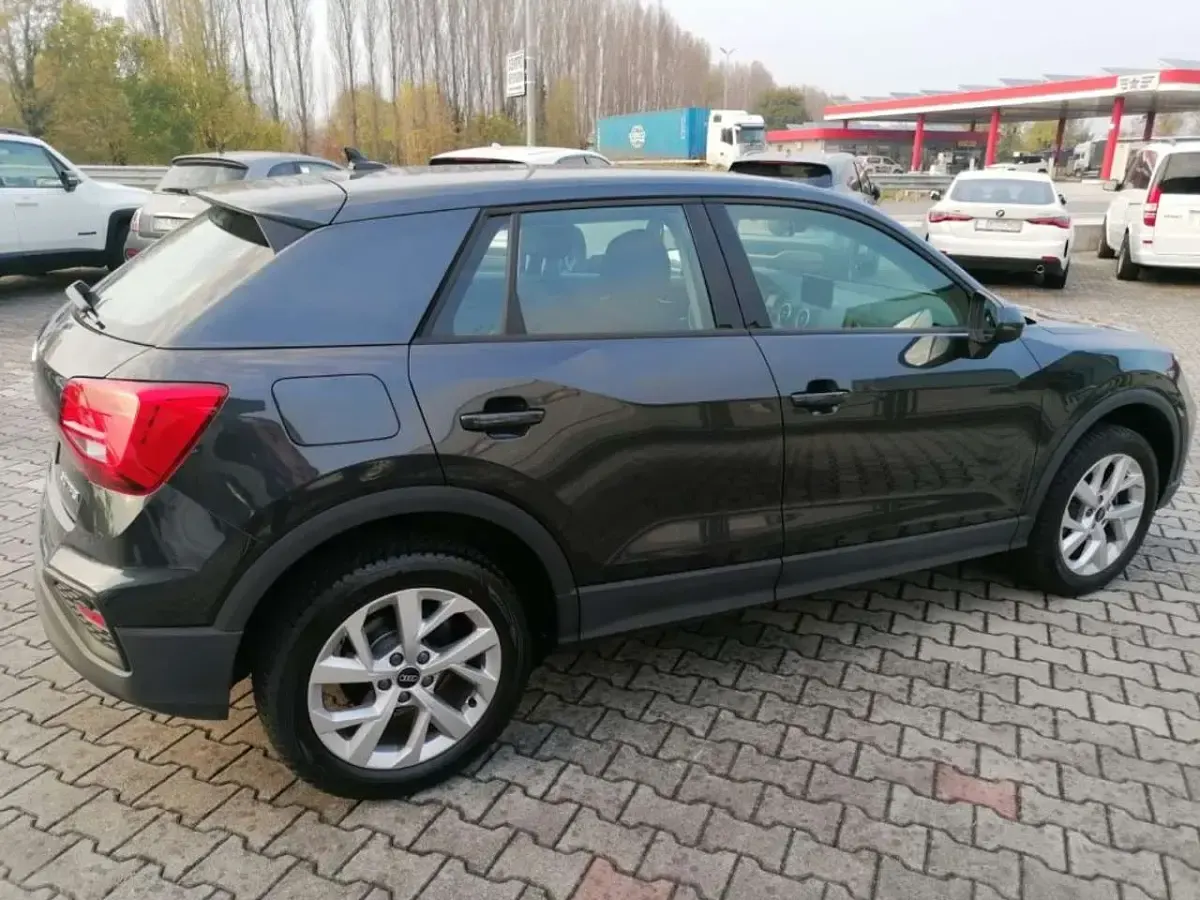 Usata Audi Q2 110 CV (80 kW) 2023 Grigio scuro SUV