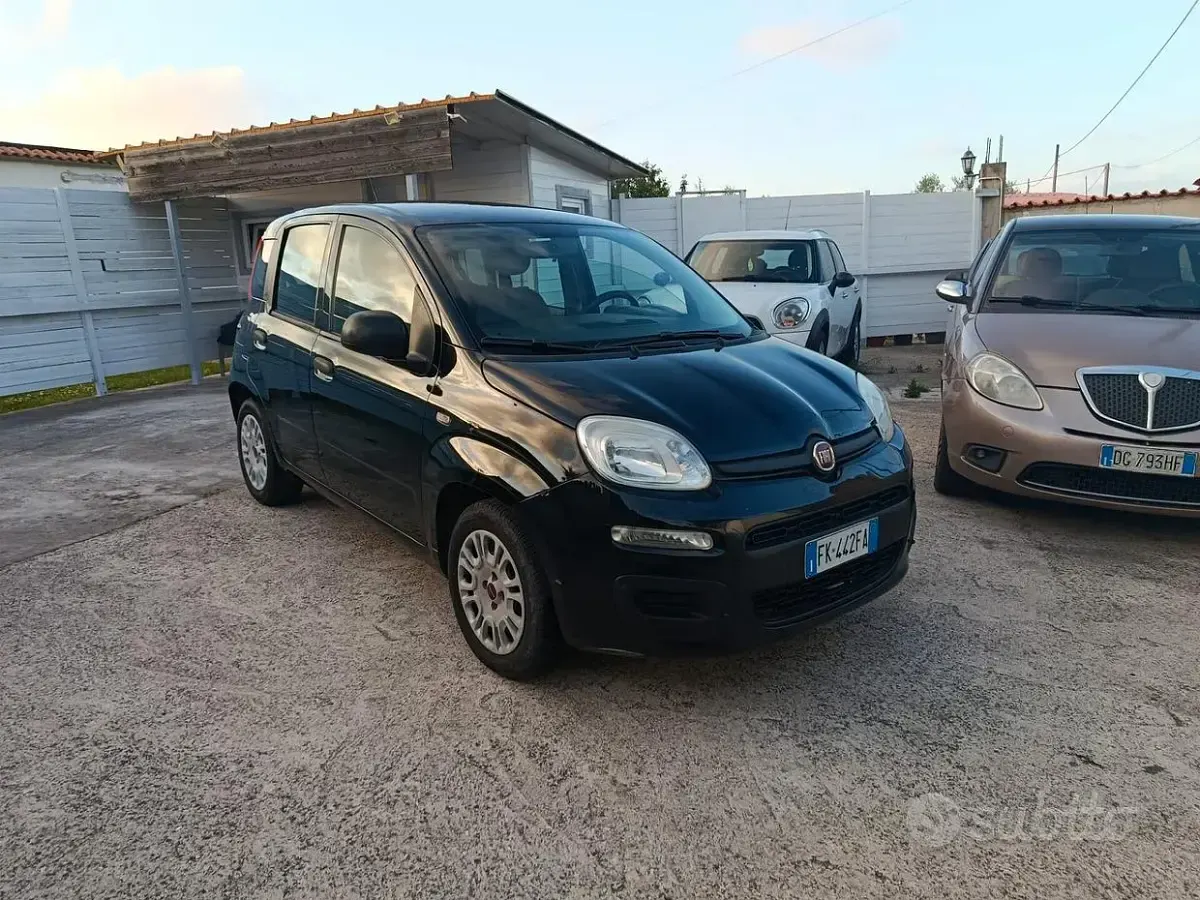 Usata Fiat Panda Lounge 69 CV (50 kW) 2017 Nero Utilitaria