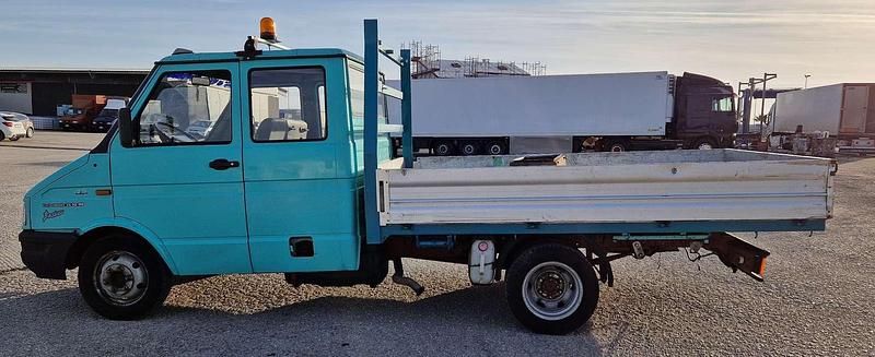 Usata Iveco Daily 103 CV (75 kW) 1999 Blu/azzurro Furgone