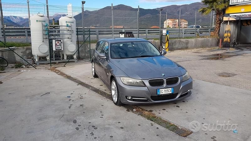 Usata BMW 318 143 CV (105 kW) 2011 Grigio Station wagon