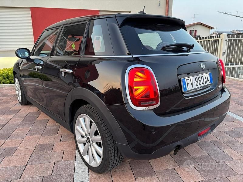 Usata Mini ONE 102 CV (75 kW) 2019 Nero Utilitaria