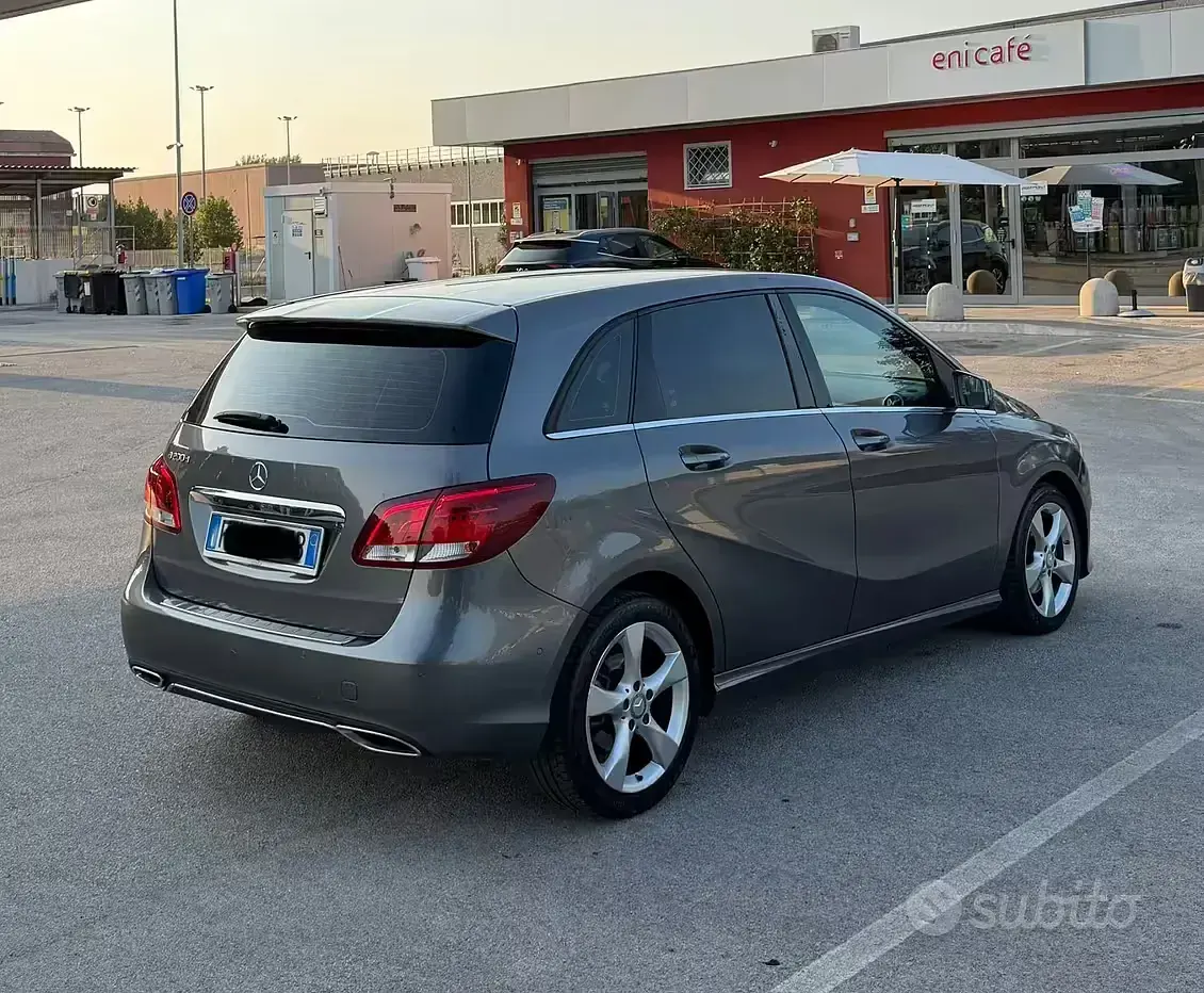 Usata Mercedes B200 Premium 136 CV (100 kW) 2017 Marrone Utilitaria