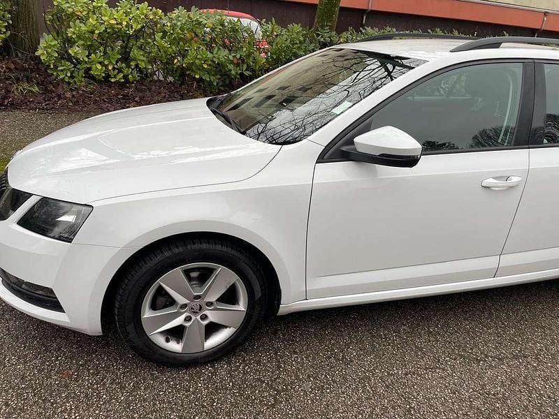 Bianco Usata 2018 Skoda Octavia Executive Station wagon | 13.900 € (Molto cara) - Immagine 1/4