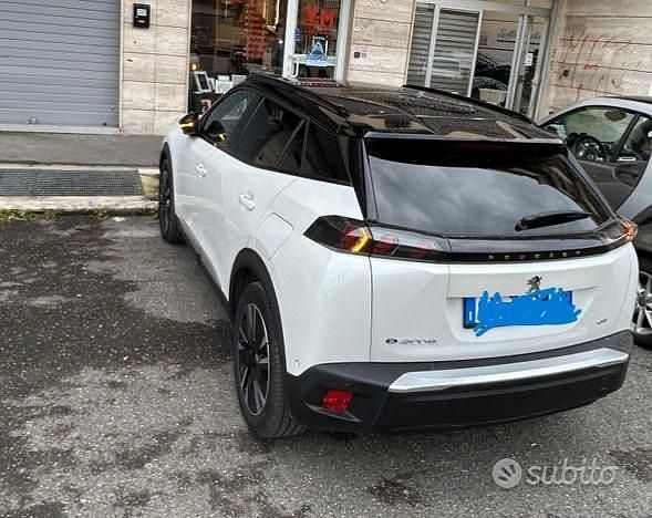 Usata Peugeot e-2008 100 kW (136 CV) 2021 Bianco SUV