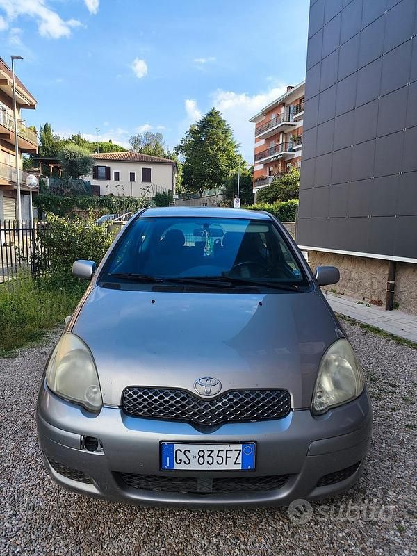 Usata Toyota Yaris 65 CV (47 kW) 2003 Utilitaria