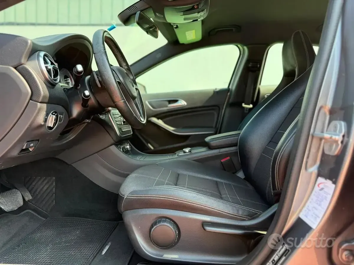 Usata Mercedes A200 Executive 136 CV (100 kW) 2014 Grigio Utilitaria