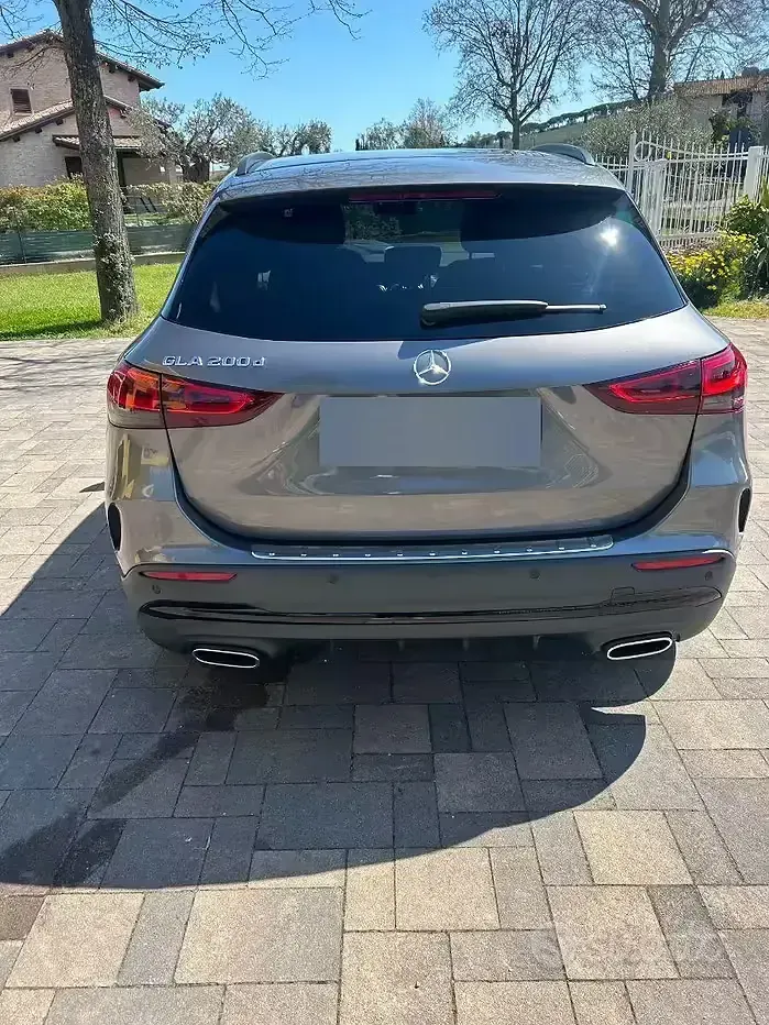 Usata Mercedes GLA200 Premium 150 CV (110 kW) 2022 Grigio SUV