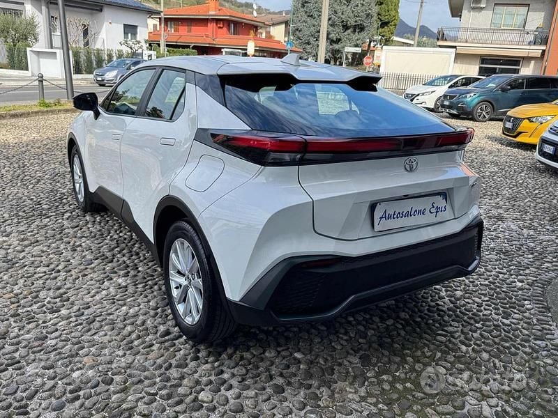 Usata Toyota C-HR Active 98 CV (72 kW) 2024 Bianco SUV