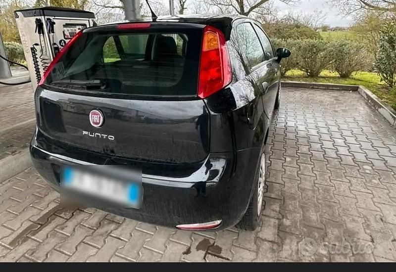 Usata Fiat Punto 77 CV (56 kW) 2018 Nero Utilitaria