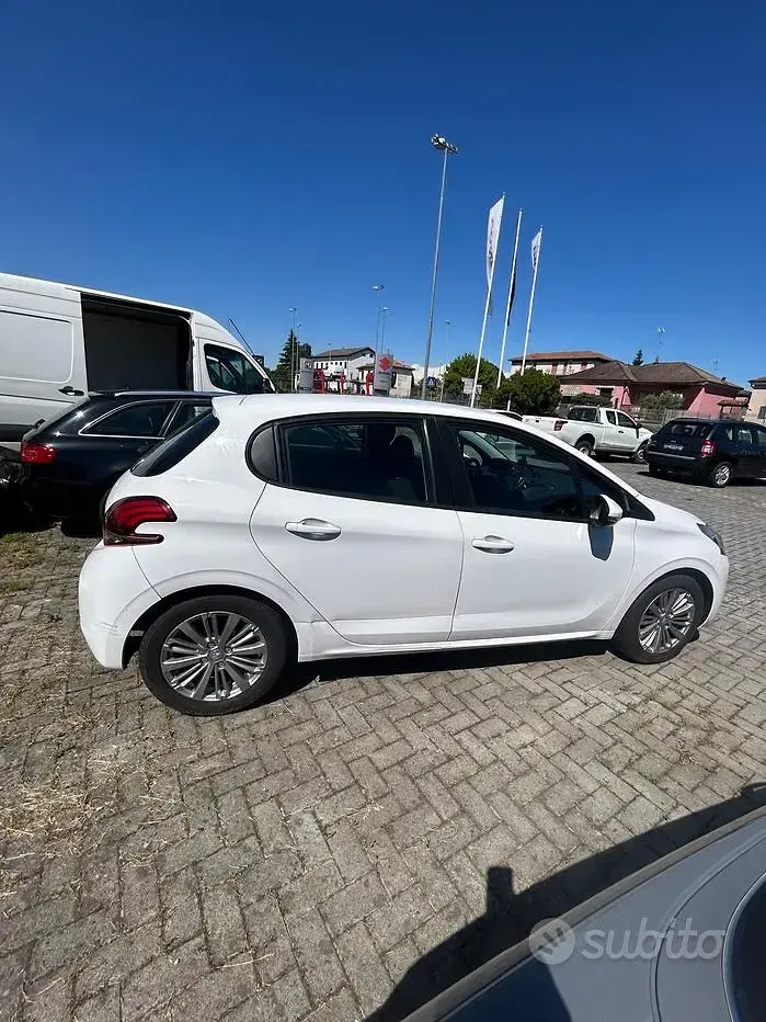 Usata Peugeot 208 Active 82 CV (60 kW) 2016 Bianco Utilitaria