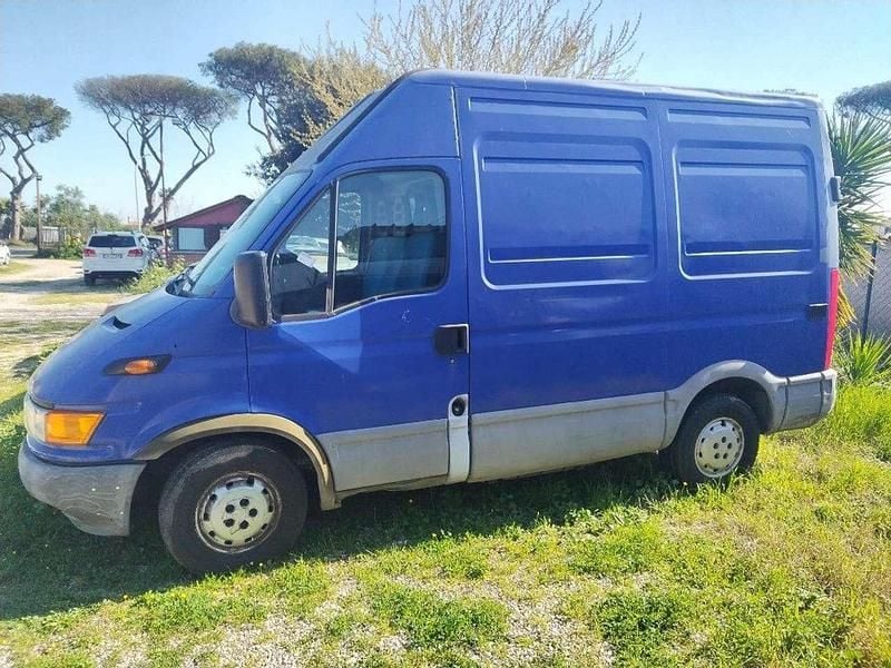 Usata Iveco Daily 106 CV (77 kW) 2001 Blu Furgone