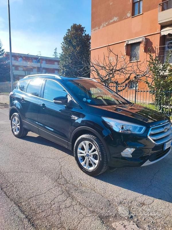 Usata Ford Kuga Titanium 120 CV (88 kW) 2018 Nero SUV