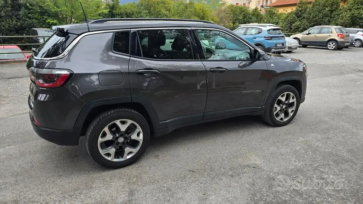 Käytetty Jeep Compass Opening Edition 140 HP (102 kW) 2017 Harmaa Katumaasturi