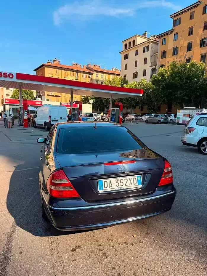 Usata Mercedes E270 Avantgarde 177 CV (130 kW) 2006 Bluazzurro Berlina