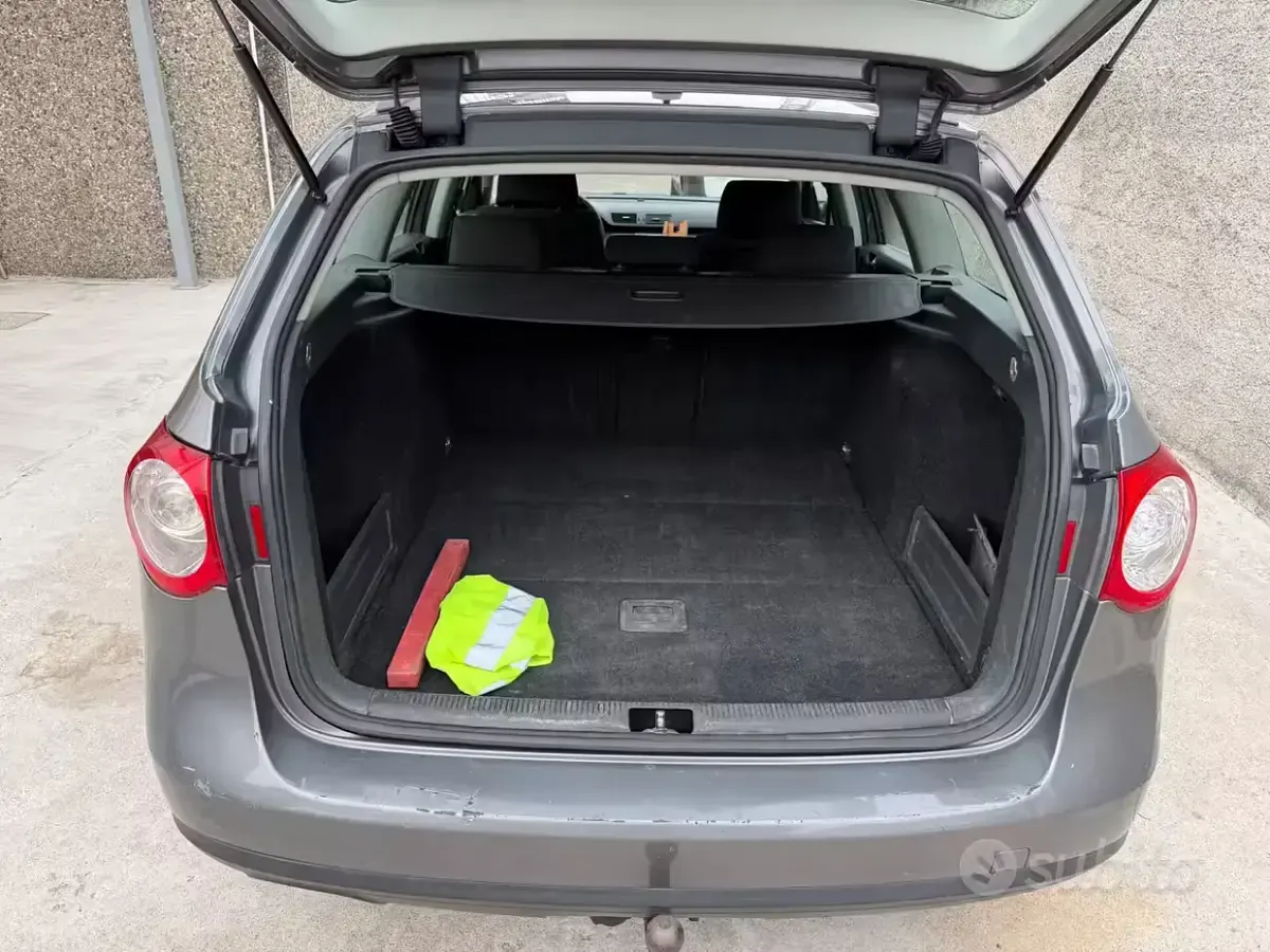 Usata VW Passat 140 CV (102 kW) 2005 Grigio Berlina