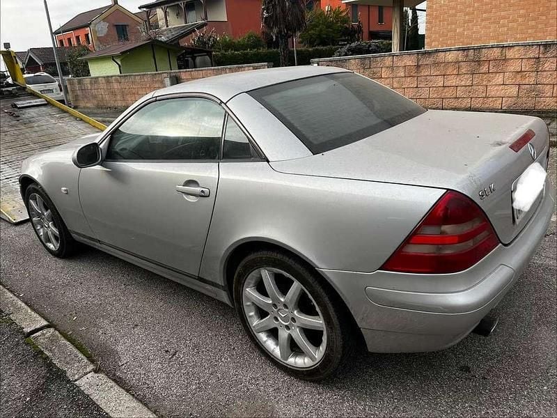 Usata Mercedes SLK200 136 CV (100 kW) 1997 Argento Cabrio