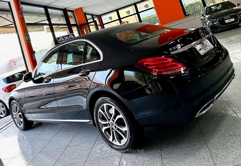 Usata Mercedes C220 170 CV (125 kW) 2018 Nero Berlina