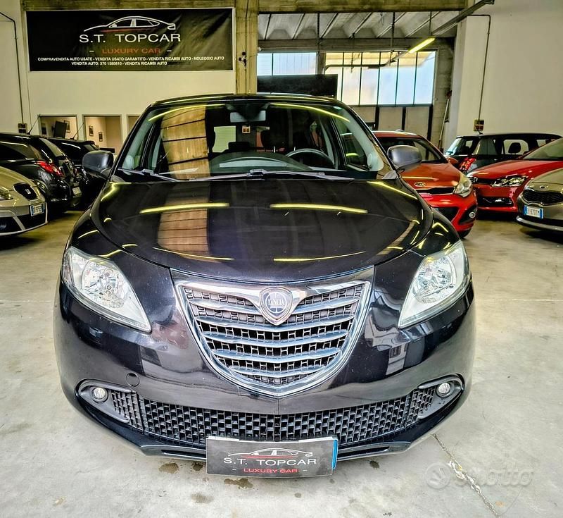 Usata Lancia Ypsilon Gold 69 CV (50 kW) 2015 Nero Utilitaria