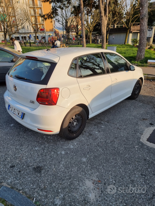 Usato 2016 VW Polo 1.2 Benzin 90 CV (10.500 €)