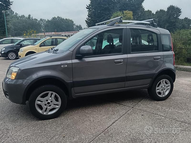 Grigio Usata 2011 Fiat Panda 4x4 Climbing Due volumi | 7900 € (Buon prezzo) - Immagine 1/4